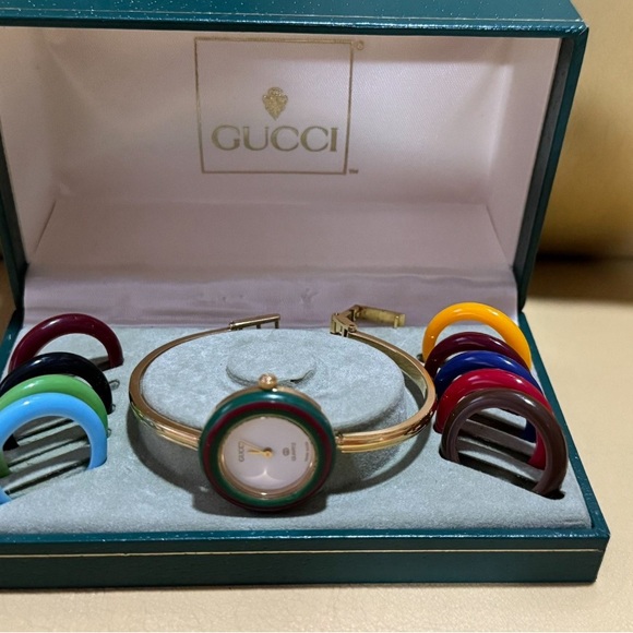 Gucci Interchangeable Bezel Watch - Picture 2 of 8